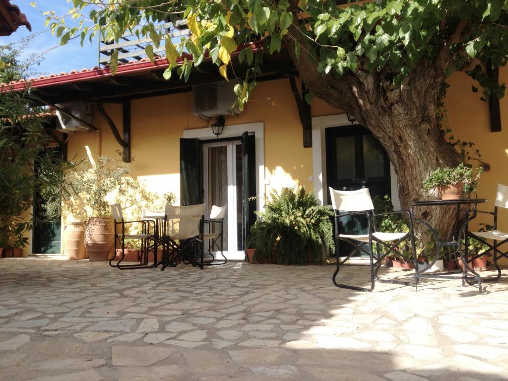 Meliti Guesthouse Akrata Exterior foto