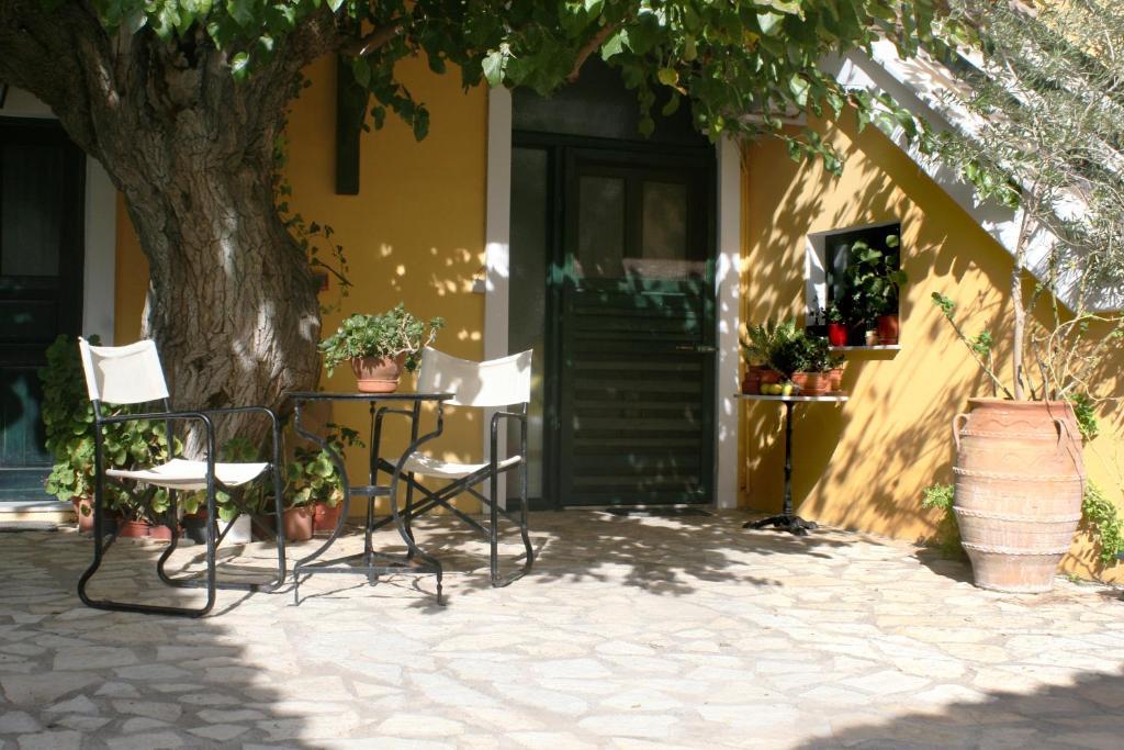 Meliti Guesthouse Akrata Exterior foto